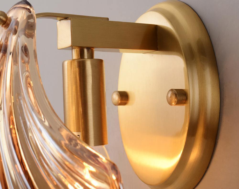 Elegante Muschel-Wandleuchte für nautisches Ambiente