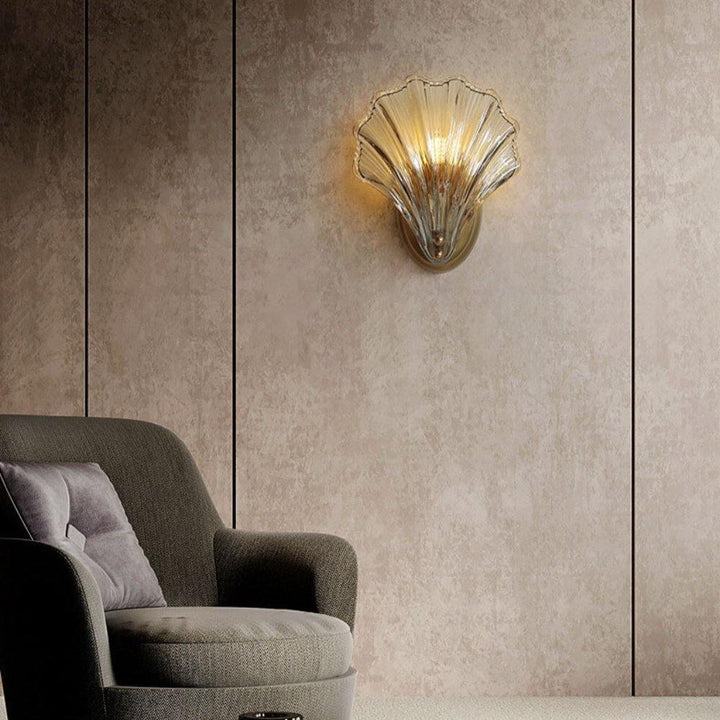 Elegante Muschel-Wandleuchte für nautisches Ambiente