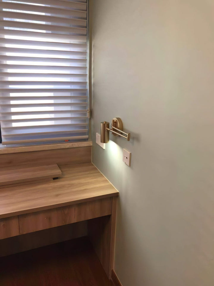Moderne Schwenkarm-Wandleuchte aus Metall für Zuhause