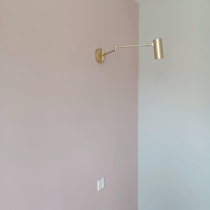 Moderne Schwenkarm-Wandleuchte aus Metall für Zuhause