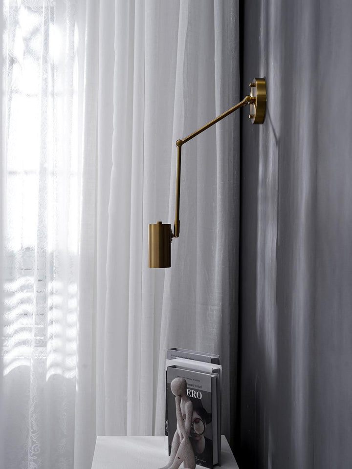 Moderne Schwenkarm-Wandleuchte aus Metall für Zuhause