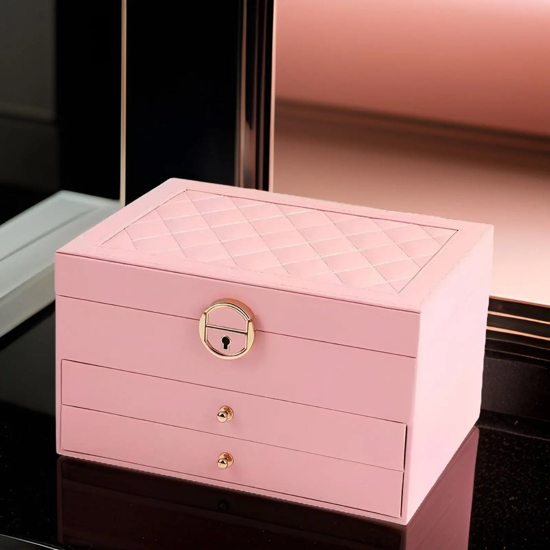 Rosa Schmuckkästchen mit Schloss, zwei Schubladen, gesteppter Deckel, elegantes Design.