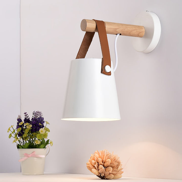 Konische Wandleuchte aus Holz - Skandinavischer Stil
