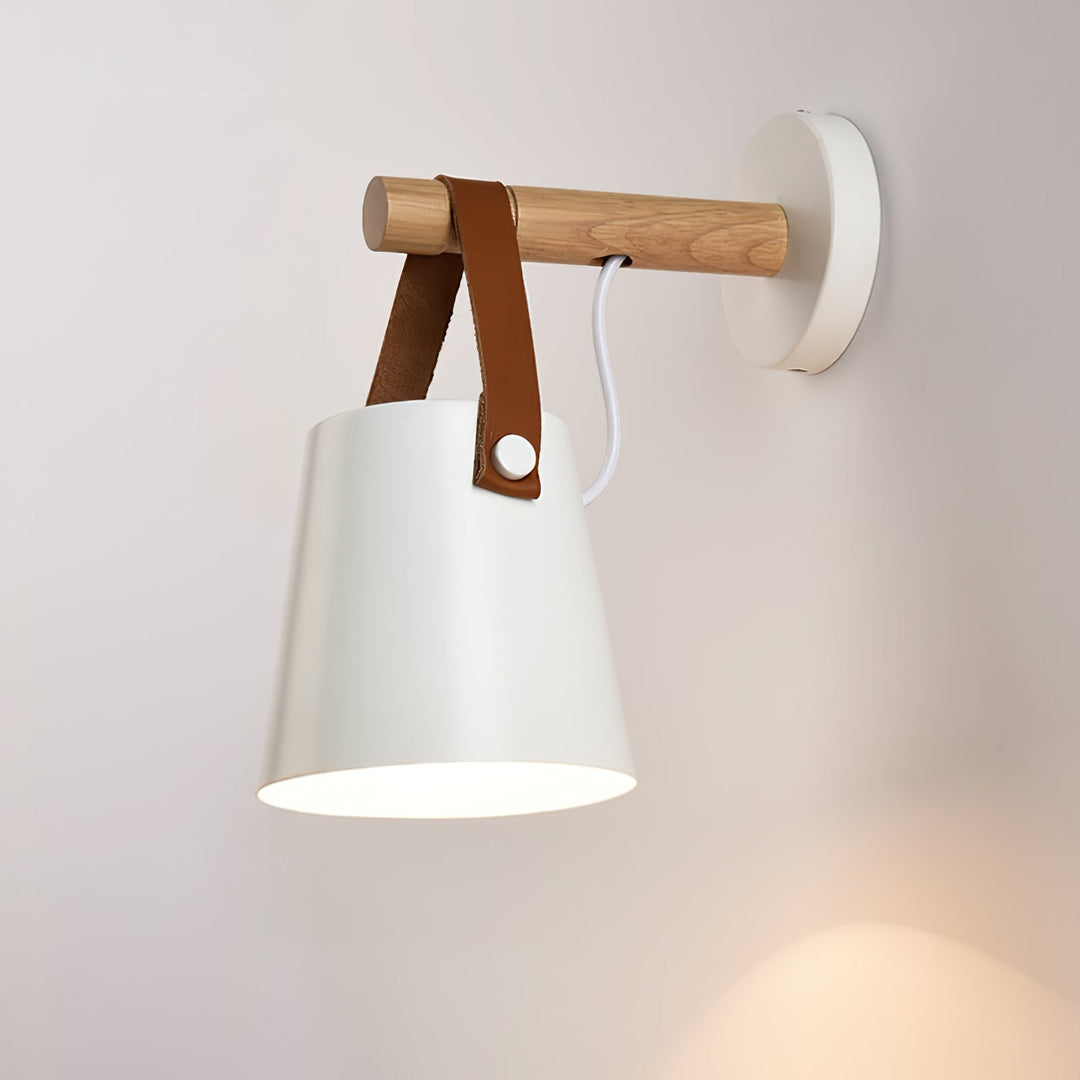 Konische Wandleuchte aus Holz - Skandinavischer Stil