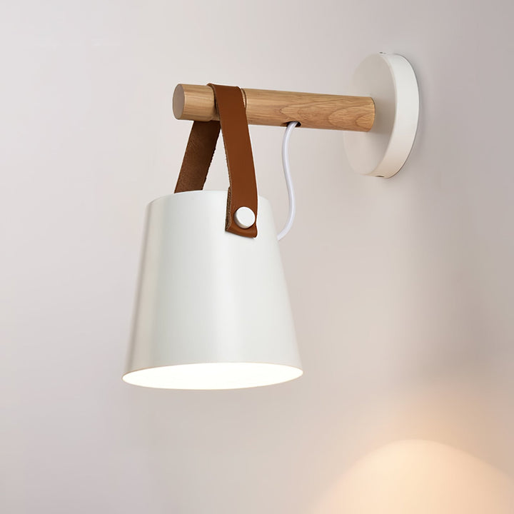 Konische Wandleuchte aus Holz - Skandinavischer Stil