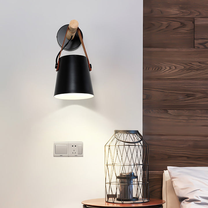Konische Wandleuchte aus Holz - Skandinavischer Stil
