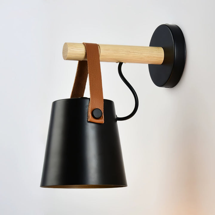 Konische Wandleuchte aus Holz - Skandinavischer Stil