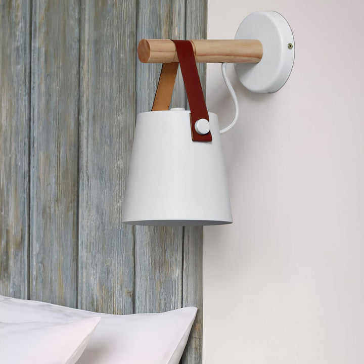 Konische Wandleuchte aus Holz - Skandinavischer Stil