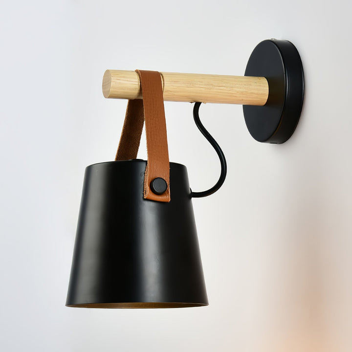 Konische Wandleuchte aus Holz - Skandinavischer Stil