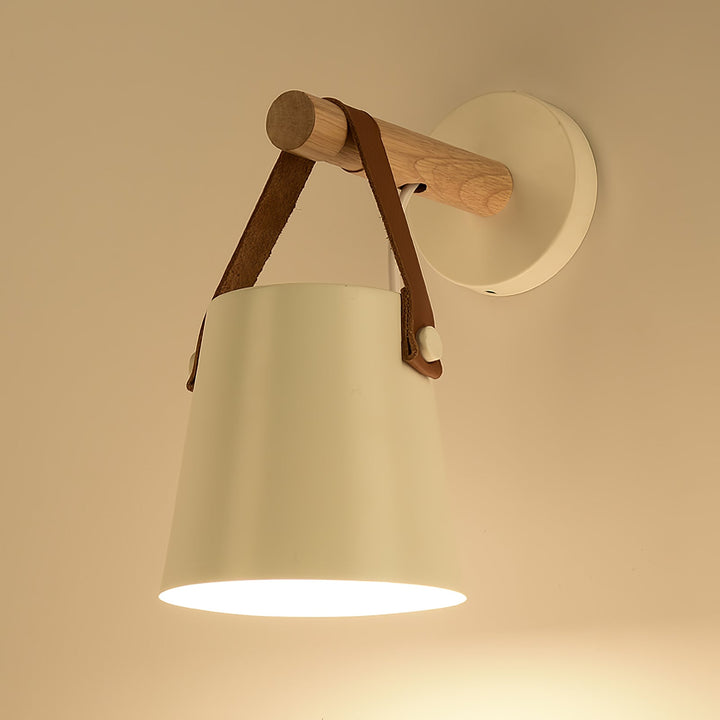 Konische Wandleuchte aus Holz - Skandinavischer Stil