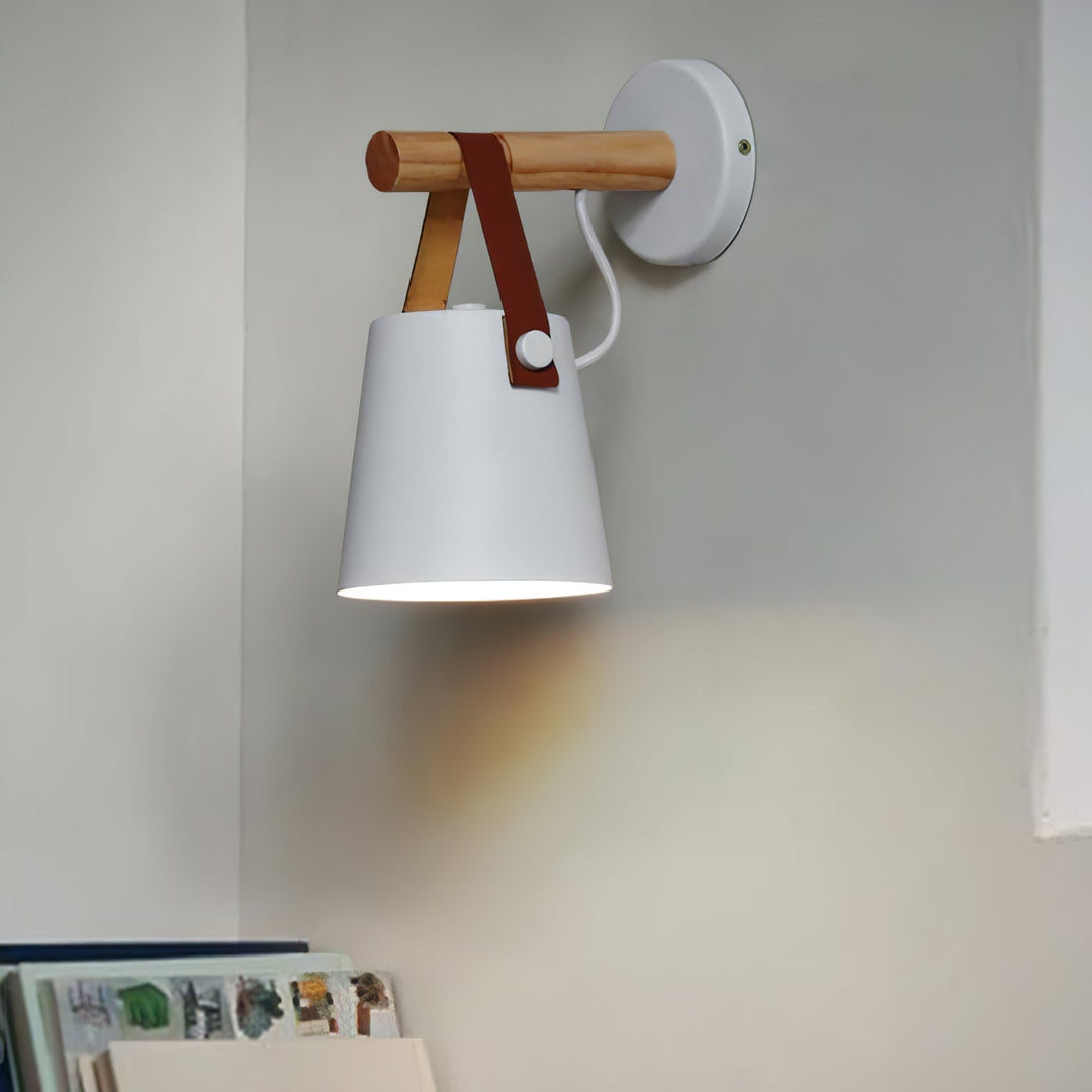 Konische Wandleuchte aus Holz - Skandinavischer Stil