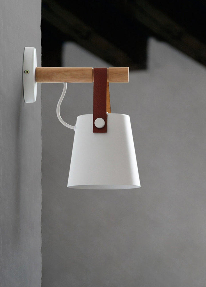 Konische Wandleuchte aus Holz - Skandinavischer Stil