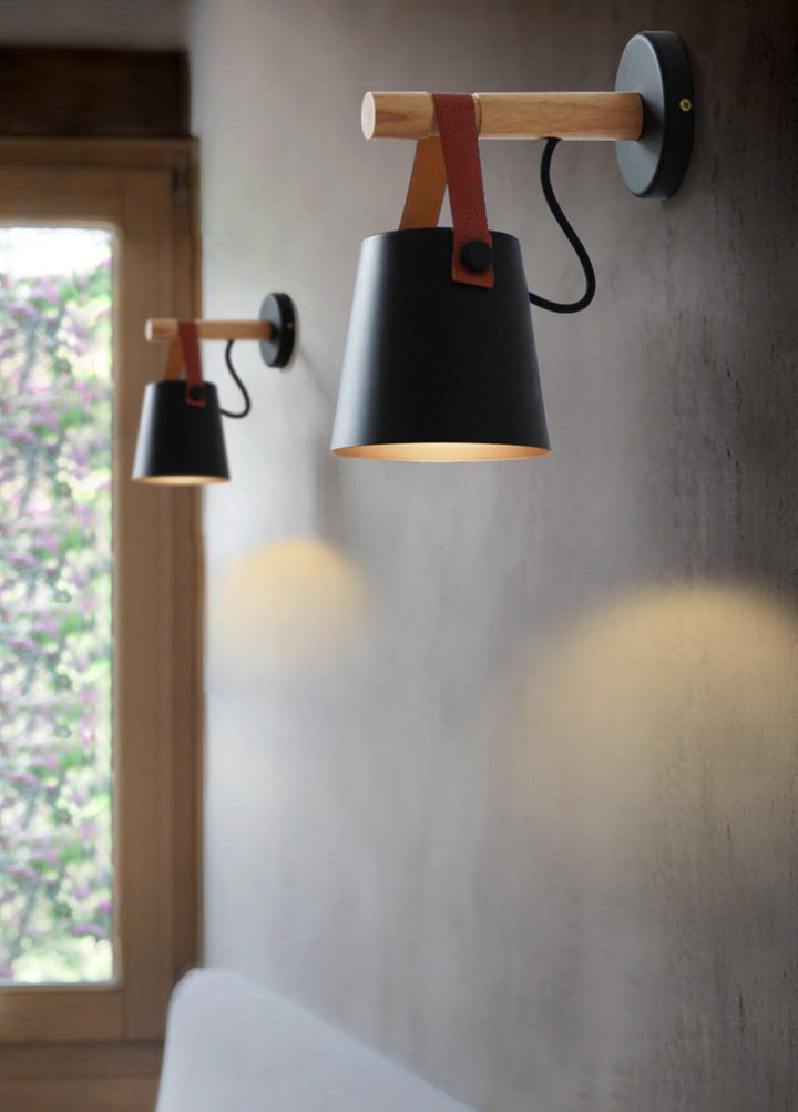Konische Wandleuchte aus Holz - Skandinavischer Stil