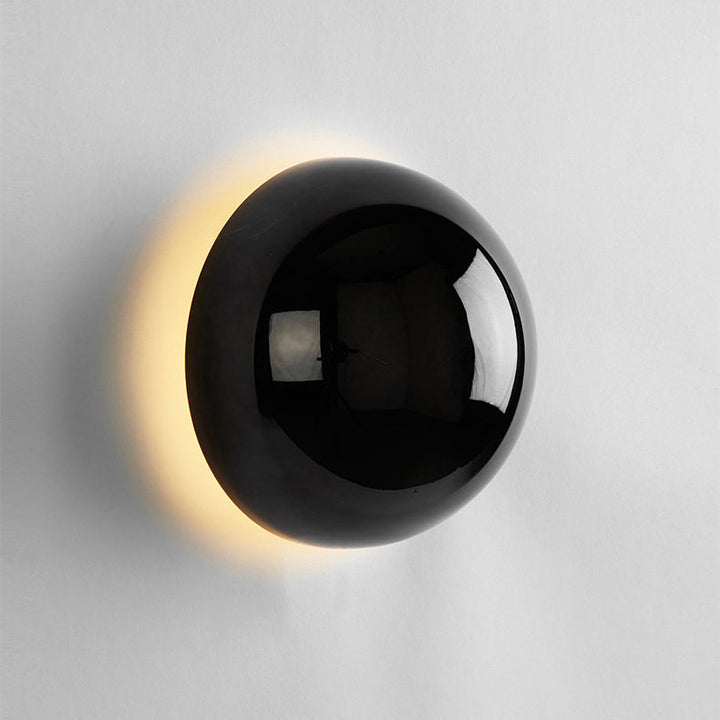 Moderne Bauhaus Wandleuchte mit mittelalterlichem Flair