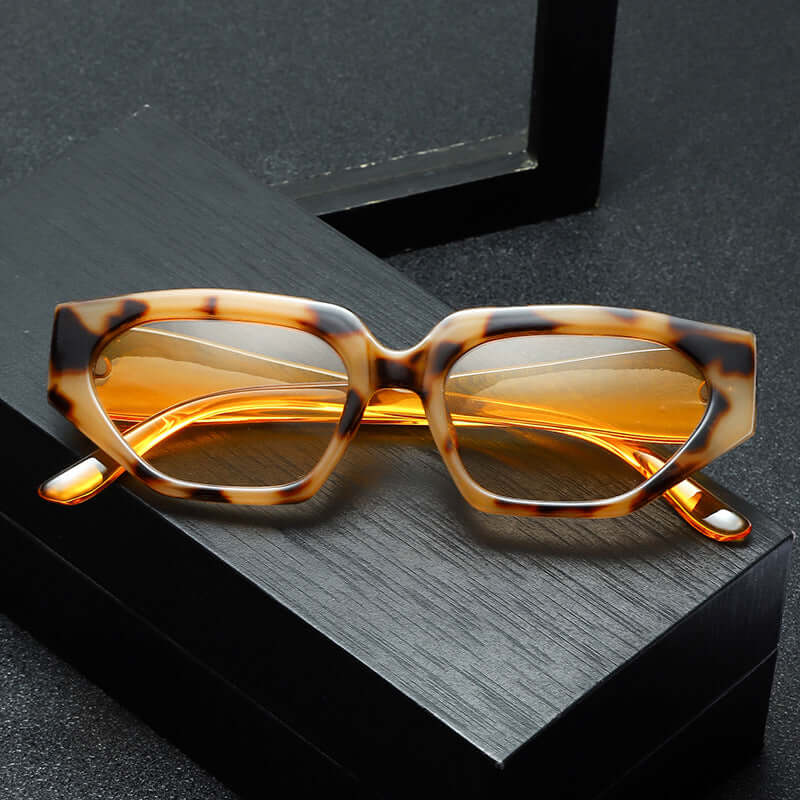 Sonnenbrille Statement-Design: Geometrisch &amp; Vibrant