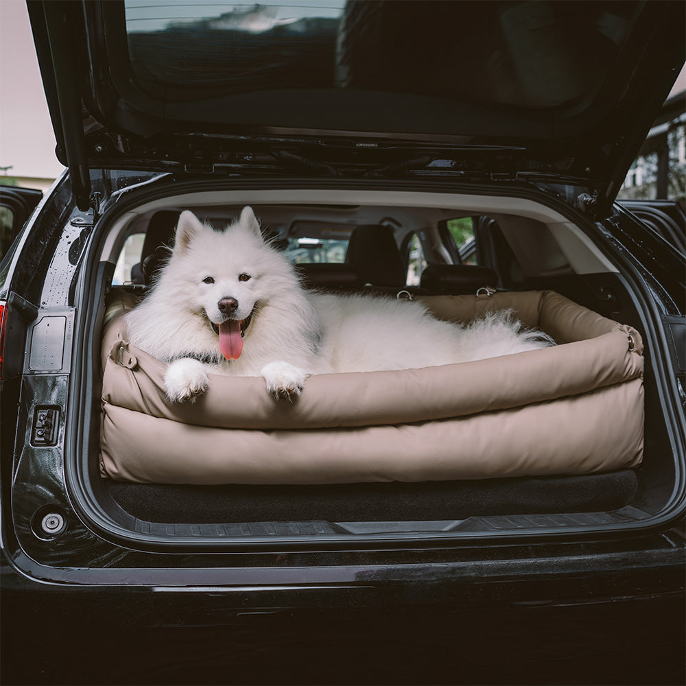 "Autositz Hundebett aus Kunstleder, dick gepolstert, in Grau, mit integrierter Leine für sicheren Hundetransport."