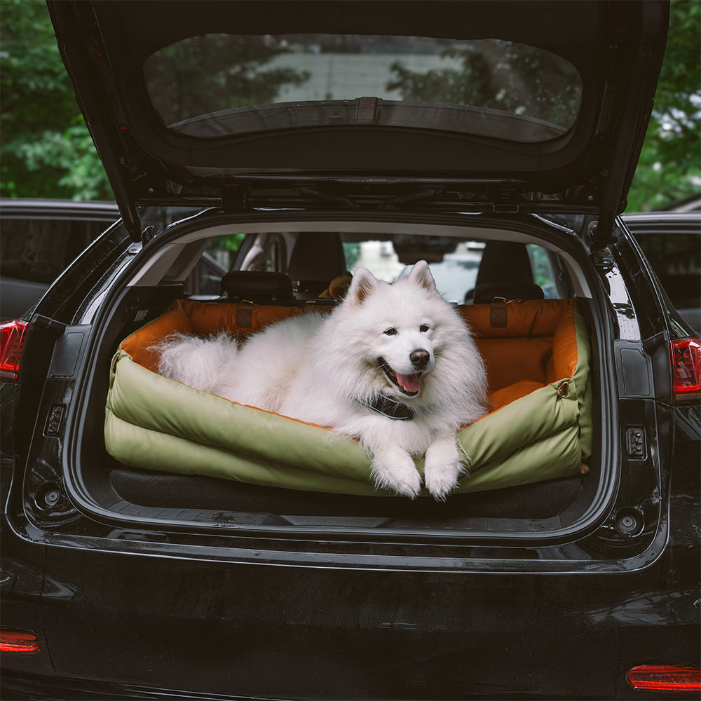 "Autositz Hundebett aus Kunstleder, dick gepolstert, in Grau, mit integrierter Leine für sicheren Hundetransport."