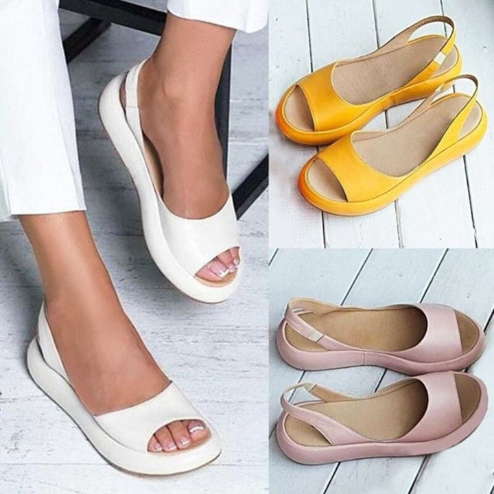 "Beige orthopädische Sandale mit luftigem Design, ideal für Sommerkomfort und Haltungskorrektur bei Damen."