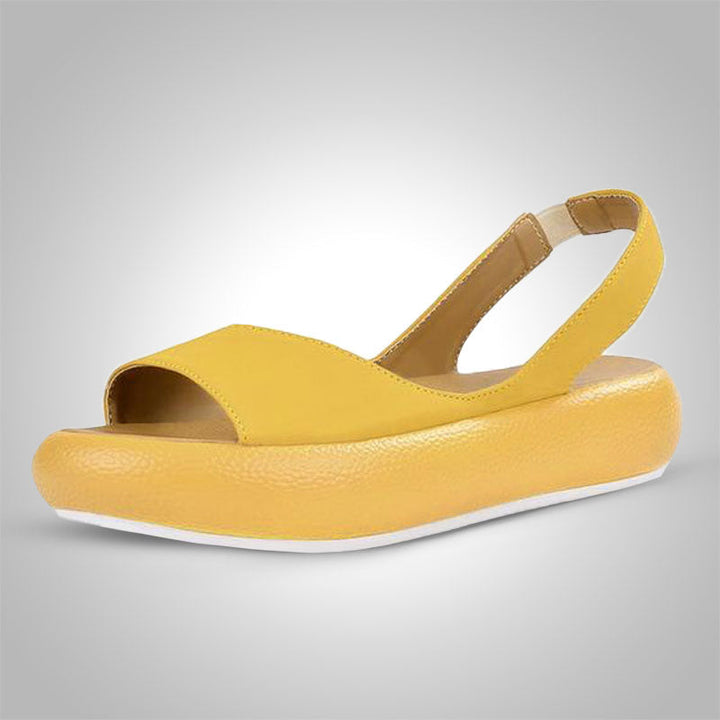 "Beige orthopädische Sandale mit luftigem Design, ideal für Sommerkomfort und Haltungskorrektur bei Damen."