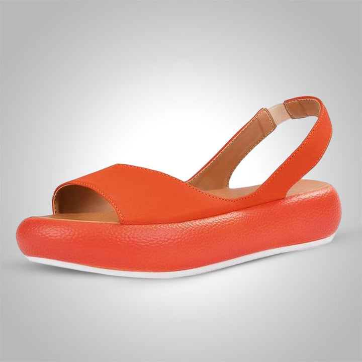 "Beige orthopädische Sandale mit luftigem Design, ideal für Sommerkomfort und Haltungskorrektur bei Damen."