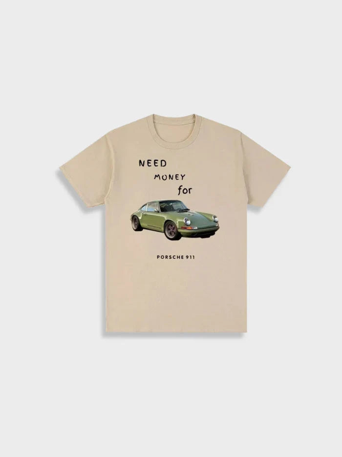 Beiges T-Shirt mit grünem Porsche 911 Druck, Text "Need Money for Porsche 911", Baumwolle.