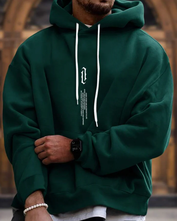 Bequemer Herren-Hoodie aus weichem, nachhaltigem Material in modernem Design mit stilvollen Details, ideal für den Alltag.