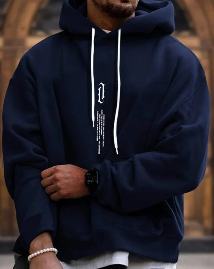 Bequemer Herren-Hoodie aus weichem, nachhaltigem Material in modernem Design mit stilvollen Details, ideal für den Alltag.