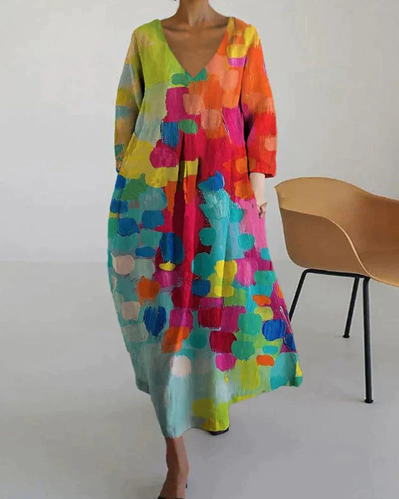 "Bunt bedrucktes langes Damenkleid, stilvoll und bequem, lebhafte Farben, ideales Outfit für besondere Anlässe"
