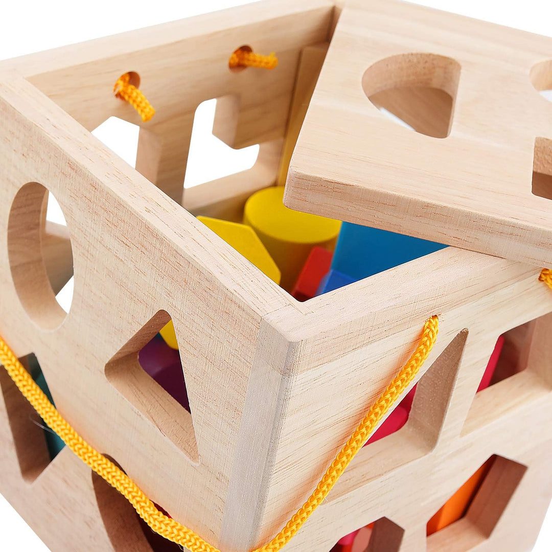 Bunte Montessori Holzspielzeug-Bausteine in verschiedenen Formen wie Dreiecke und Sterne für kreatives Lernen und Spielen.