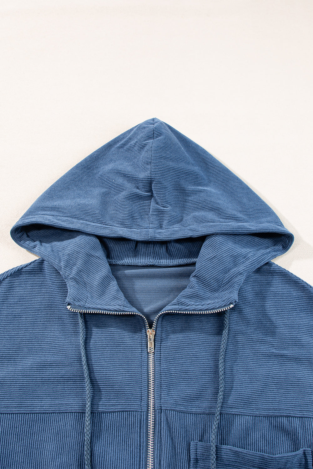Blaugrüne Cordjacke mit Kapuze und Kordelzug