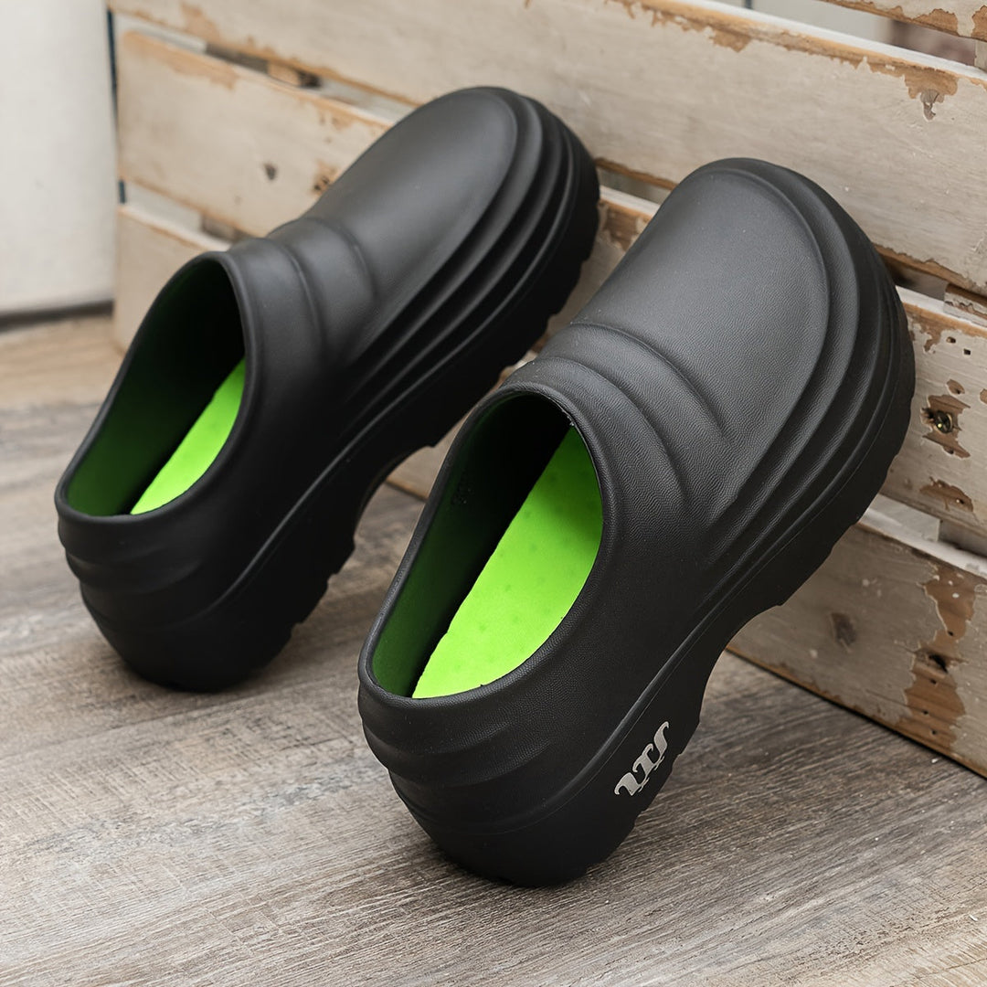 Schwarze Clogs mit grüner Innensohle, rutschfest, Unisex, bequem, für Gartenarbeit.
