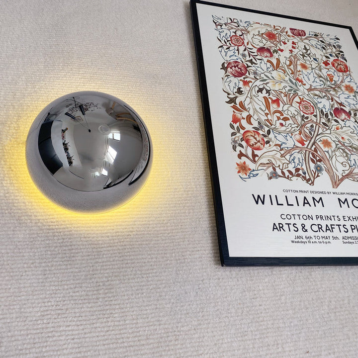 Moderne Bauhaus Wandleuchte mit mittelalterlichem Flair