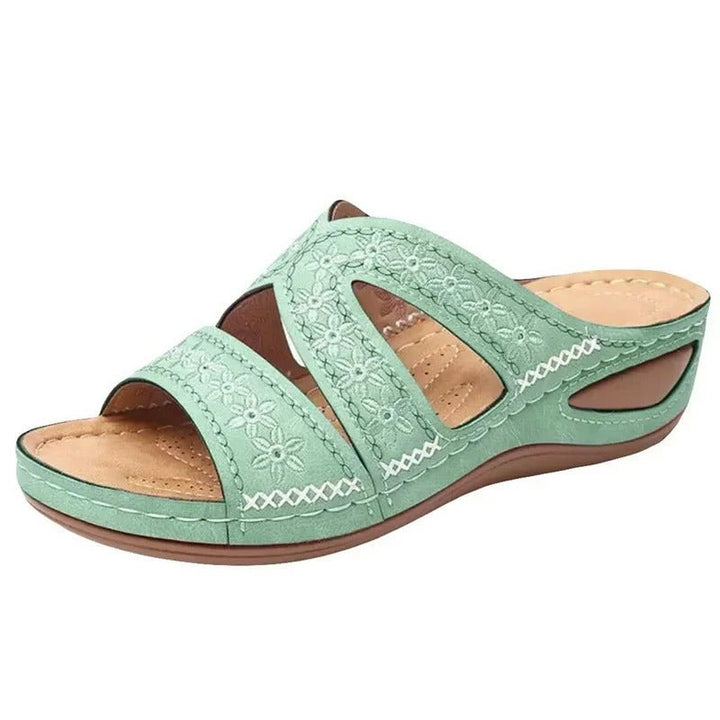 Damen-Ledersandalen mit ergonomischer Fußstütze, elastischem Design, ultraweicher Sohle und rutschfestem Halt.