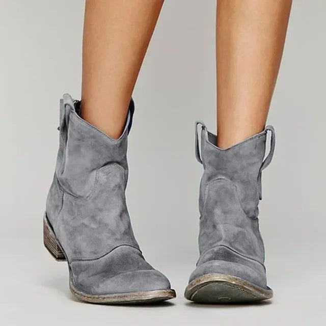 "Damen Lederstiefeletten Western-Stil, braun, mit abgerundetem Absatz und dekorativen Nähten, Vintage-Look."