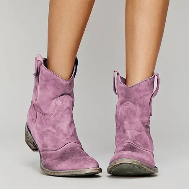 "Damen Lederstiefeletten Western-Stil, braun, mit abgerundetem Absatz und dekorativen Nähten, Vintage-Look."