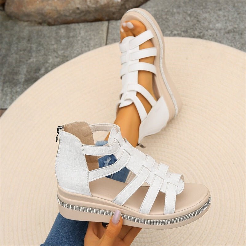 "Damen-Strasssandalen mit Keilabsatz in Weiß zeigen Glamour und Komfort mit funkelnden Strassdetails und offenem Design."