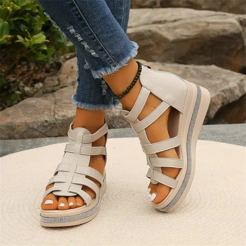 "Damen-Strasssandalen mit Keilabsatz in Weiß zeigen Glamour und Komfort mit funkelnden Strassdetails und offenem Design."