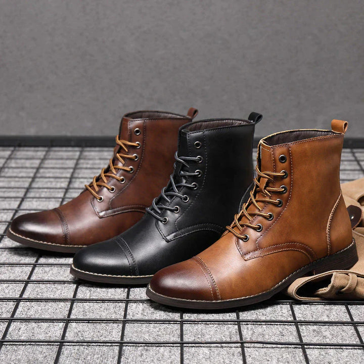 "Damenlederstiefel robust elegant verschiedene Farben, auf Stuhl in modischem Design. Ideal für jeden Look und Anlass."