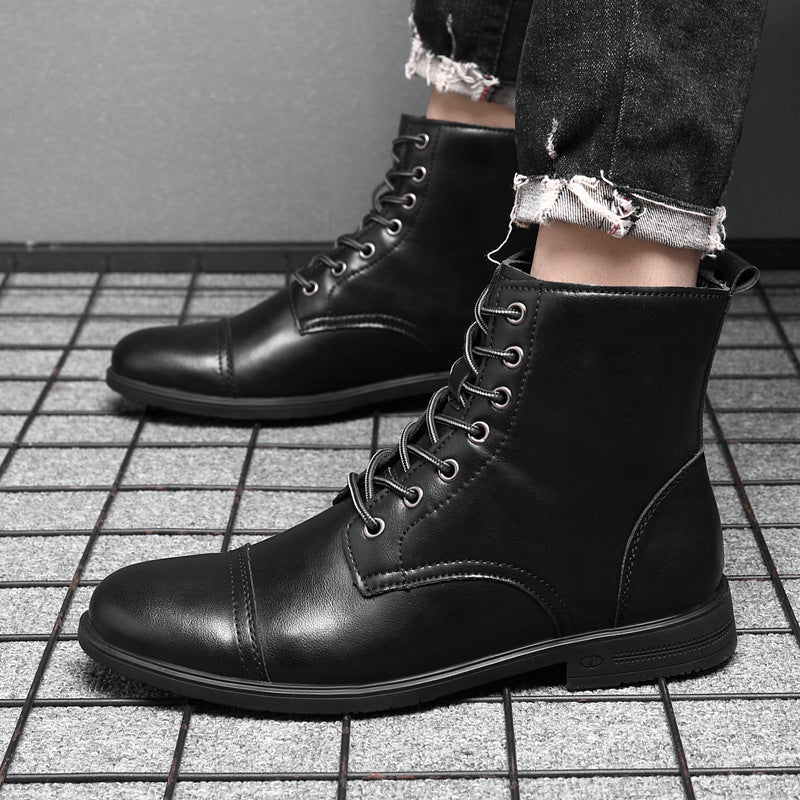 "Damenlederstiefel robust elegant verschiedene Farben, auf Stuhl in modischem Design. Ideal für jeden Look und Anlass."