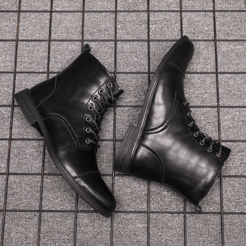 "Damenlederstiefel robust elegant verschiedene Farben, auf Stuhl in modischem Design. Ideal für jeden Look und Anlass."