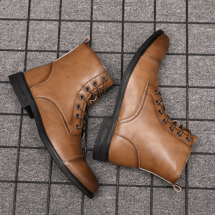 "Damenlederstiefel robust elegant verschiedene Farben, auf Stuhl in modischem Design. Ideal für jeden Look und Anlass."