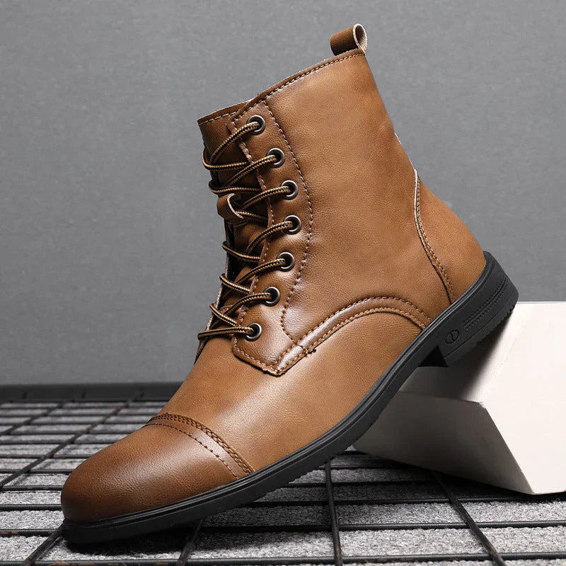 "Damenlederstiefel robust elegant verschiedene Farben, auf Stuhl in modischem Design. Ideal für jeden Look und Anlass."