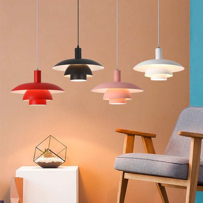 "Dänische Design-Hängeleuchte aus Metall und Glas, skandinavisches, minimalistisches Design, ideal für Essbereiche."