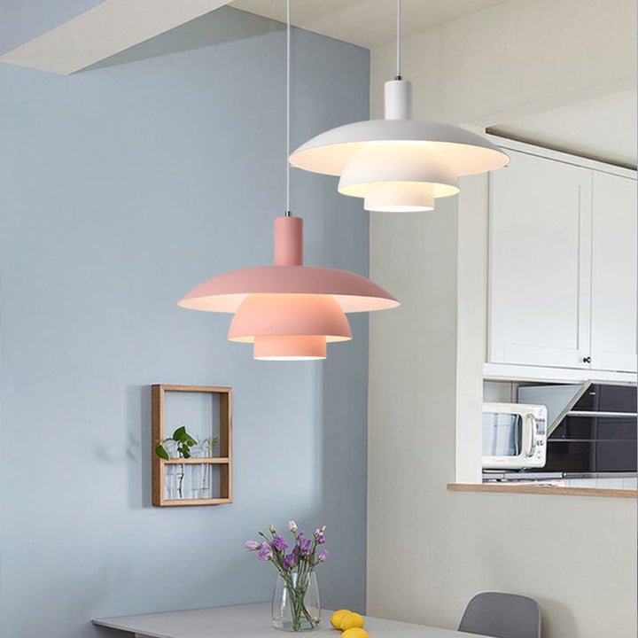 "Dänische Design-Hängeleuchte aus Metall und Glas, skandinavisches, minimalistisches Design, ideal für Essbereiche."
