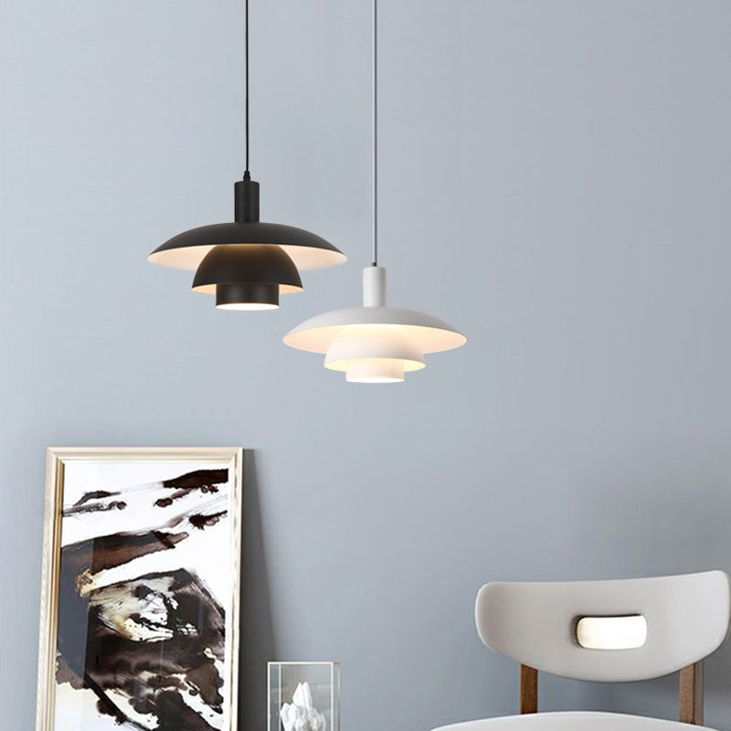 "Dänische Design-Hängeleuchte aus Metall und Glas, skandinavisches, minimalistisches Design, ideal für Essbereiche."
