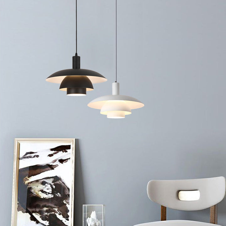 "Dänische Design-Hängeleuchte aus Metall und Glas, skandinavisches, minimalistisches Design, ideal für Essbereiche."