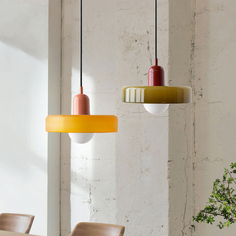 "Deckenleuchte skandinavischer Stil, handgefertigt, minimalistisches Design, gläserner Lampenschirm, elegante Beleuchtung."