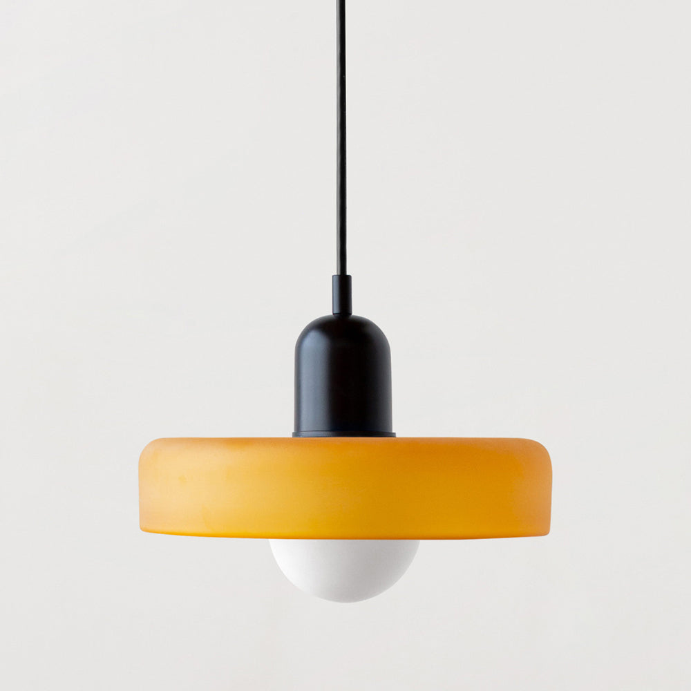 "Deckenleuchte skandinavischer Stil, handgefertigt, minimalistisches Design, gläserner Lampenschirm, elegante Beleuchtung."