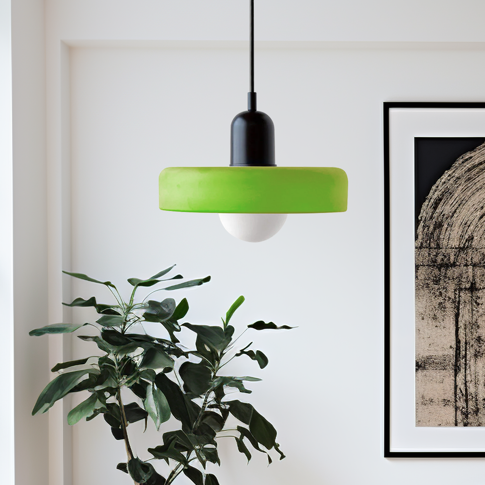 "Deckenleuchte skandinavischer Stil, handgefertigt, minimalistisches Design, gläserner Lampenschirm, elegante Beleuchtung."