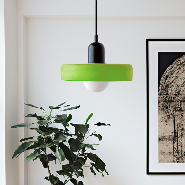 "Deckenleuchte skandinavischer Stil, handgefertigt, minimalistisches Design, gläserner Lampenschirm, elegante Beleuchtung."